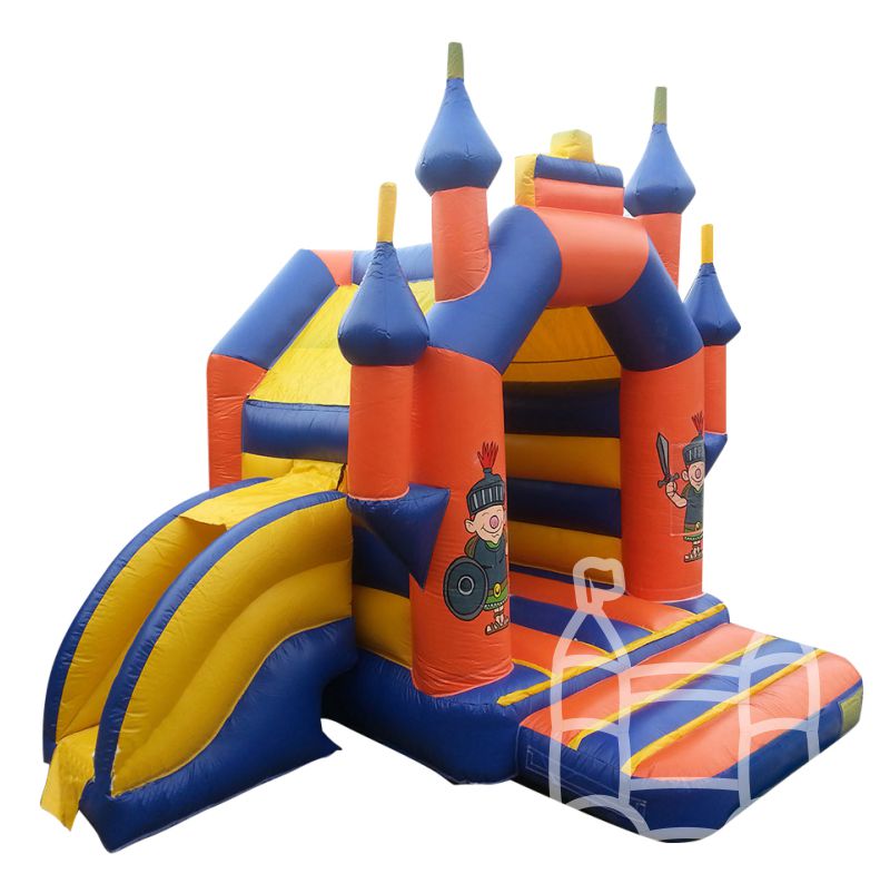 sprinkussen-kasteel-dak-glijbaan